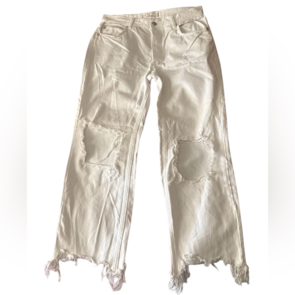 WE THE FREE Straight Leg Jeans (Flaw shown in pictures)